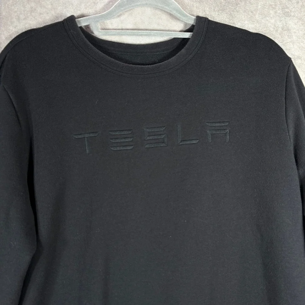 Tesla Sweatshirt Mens Size Medium Black Spellout Crewneck Pullover‎ Embroidered
